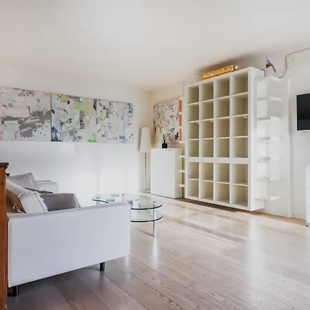 Modern -1br-3p- Trocadero *